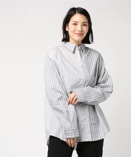 PUNYUS（プニュズ）の「切り替えストライプシャツ（シャツ/ブラウス・レディース・サックスブルー/ピンク/グレー・3/4）」の2枚目の写真