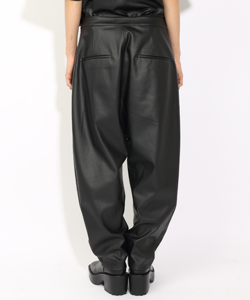 i(アイ)の「合皮サルエル風パンツ(その他パンツ・レディース・ホワイト/ブラック・FREE)」の5枚目の写真