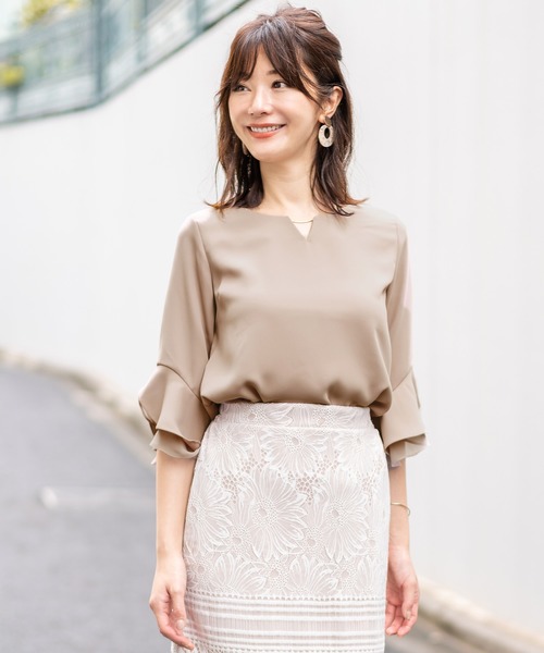 FEERICHELU(フェリーシェル)の「ブラウス シフォン&フリル メタルバー付き FEERICHELU(シャツ/ブラウス・レディース・ホワイト/ブラック/ベージュ/オフホワイト/ピンクベージュ/ブルー・S/M)」の19枚目の写真