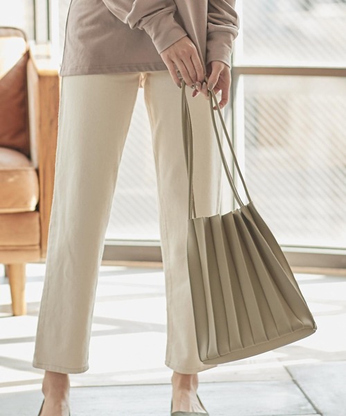 KOBE LETTUCE（コウベレタス）の「ポーチ付きプリーツトートバッグ（トートバッグ・レディース・ベージュ/オリーブ/ブラック・FREE）」の2枚目の写真