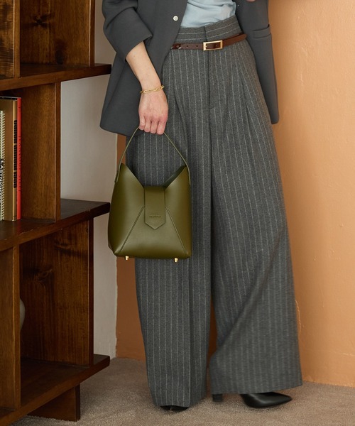 HASHIBAMI（ハシバミ）の「【HASHIBAMI】フェズ ワンハンドルバッグ（ハンドバッグ・レディース・ブラック/グレイッシュベージュ/ブラウン/グリーン/アイボリー/スモーキーグリーン系/ワイン/ラベンダー/サックスブルー/ライトピンク/ライトグレー/モスグリーン/マスタード/グレー系その他/ブルーパープル/ブロンズ/ライラック/ライトグリーン/サンドベージュ/ターコイズブルー/ペールイエロー/ホワイト/マジェンタ/レモンイエロー/パープル/ライトオレンジ系/ベージュ/ローズ系/ダークグリーン/イエロー系その他2/ライトブルー/ブルー/ダークブラウン/ネイビー/マルーン/オリーブ/レッド・FREE）」の12枚目の写真