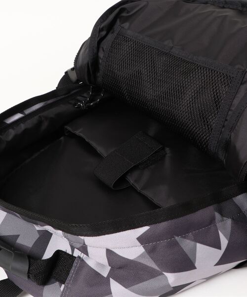 FILA(フィラ)の「【FILA/フィラ】PROJECT 7 BACKPACK バックパック BTSプロマイド付き!(バックパック/リュック・メンズ・チャコールグレー/ブラック・FREE)」の4枚目の写真