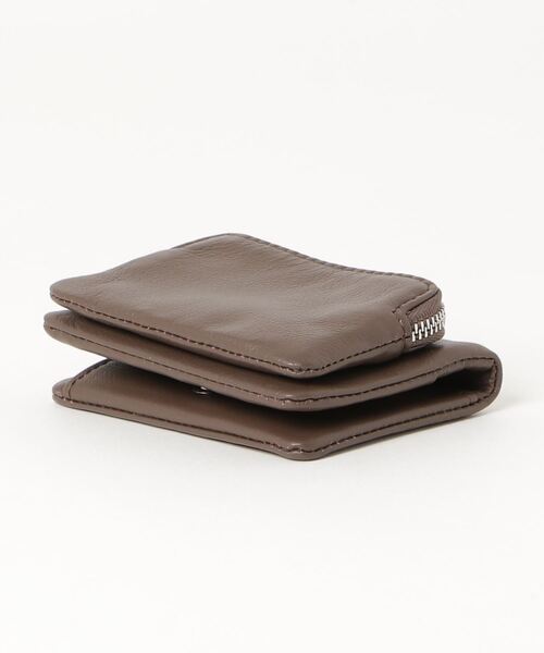 Actually（アクチュアリー）の「cow leather ウォレット二つ折りACT-0015（財布・レディース・ブラック/グレー/シルバー/ゴールド/イエロー/モカ・ONESIZE）」の8枚目の写真