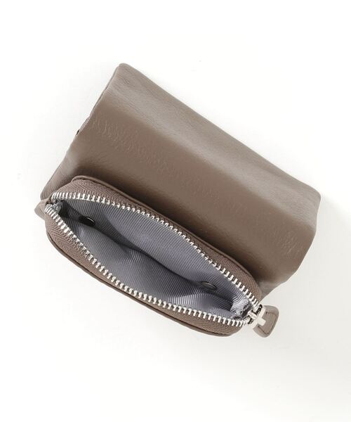 Actually（アクチュアリー）の「cow leather ウォレット二つ折りACT-0015（財布・レディース・ブラック/グレー/シルバー/ゴールド/イエロー/モカ・ONESIZE）」の10枚目の写真