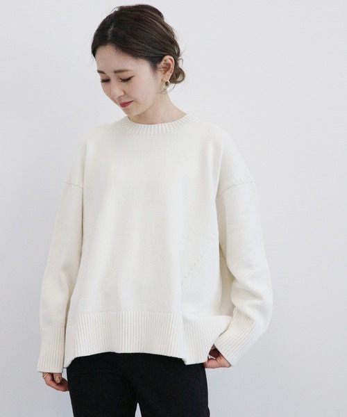 AMERICAN HOLIC（アメリカンホリック）の「フロントスリットクルーネックニットプルオーバー（ニット/セーター・レディース・ブラック/オフホワイト/ピンク/グレイッシュベージュ/イエロー/ミント・MEDIUM/LARGE）」の2枚目の写真