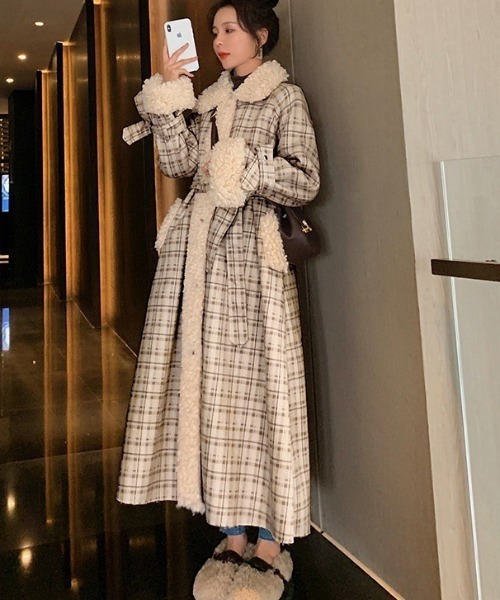 emi+（エミプラス）の「ボアドッキングチェックロングコート