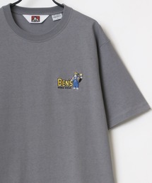 BEN DAVIS（ベンデイビス）の「BEN DAVIS/ベンデイビス ワンポイント ミニゴリラ刺繍 バックプリント Tシャツ（Tシャツ/カットソー・メンズ）」