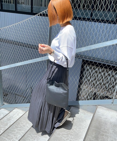 Beau're(ヴュレ)の「BEAURE ヴュレ カウレザー 薄マチ ショルダー バッグ(ショルダーバッグ・レディース・ブラウン/ブラック/チョコ/キャメル・FREE)」の6枚目の写真