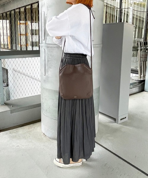 Beau're(ヴュレ)の「BEAURE ヴュレ カウレザー 薄マチ ショルダー バッグ(ショルダーバッグ・レディース・ブラウン/ブラック/チョコ/キャメル・FREE)」の21枚目の写真