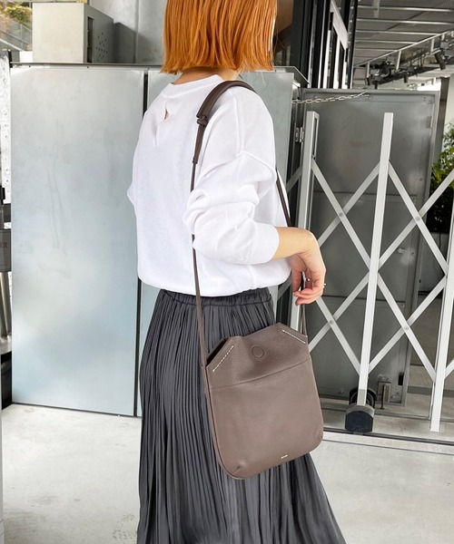 Beau're(ヴュレ)の「BEAURE ヴュレ カウレザー 薄マチ ショルダー バッグ(ショルダーバッグ・レディース・ブラウン/ブラック/チョコ/キャメル・FREE)」の22枚目の写真