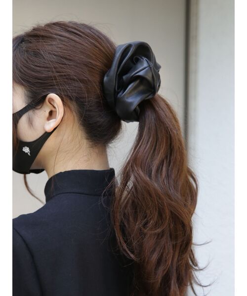 EATME（イートミー）の「フェイクレザーシュシュ（シュシュ・レディース・ブラック・FREE）」の5枚目の写真