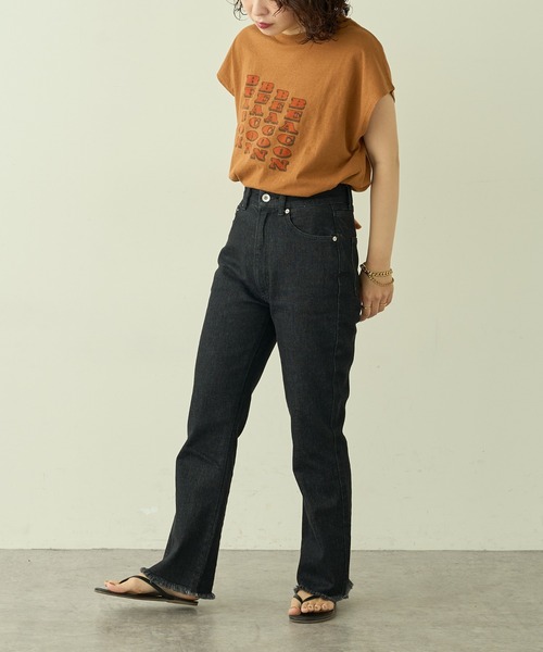 natural couture（ナチュラルクチュール）の「【大人ナチュ】ストレッチソフトフレアデニムパンツ（デニムパンツ・レディース・ブラック/ブルー・SMALL/MEDIUM/LARGE）」の5枚目の写真