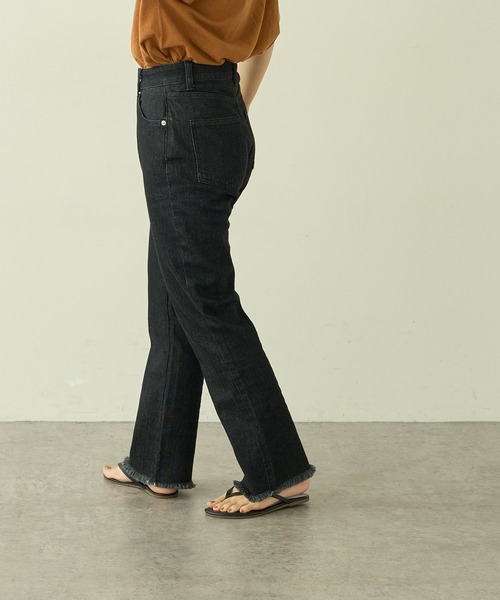 natural couture（ナチュラルクチュール）の「【大人ナチュ】ストレッチソフトフレアデニムパンツ（デニムパンツ・レディース・ブラック/ブルー・SMALL/MEDIUM/LARGE）」の4枚目の写真