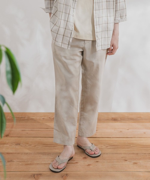 URBAN RESEARCH DOORS(アーバンリサーチドアーズ)の「リネンイージータックパンツ(その他パンツ・メンズ・ダークブラウン/アイボリー/グリーン系その他/グレー系その他・40/38/36)」の2枚目の写真