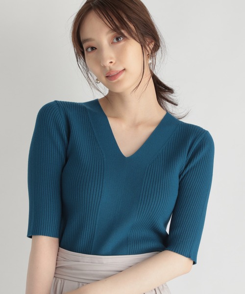 Andemiu(アンデミュウ)の「フロントキリカエVネックニット215626(ニット/セーター・レディース・ブラック/ブラウン/オフホワイト/ブルー・FREE)」の8枚目の写真