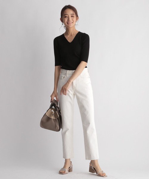 Andemiu(アンデミュウ)の「フロントキリカエVネックニット215626(ニット/セーター・レディース・ブラック/ブラウン/オフホワイト/ブルー・FREE)」の12枚目の写真