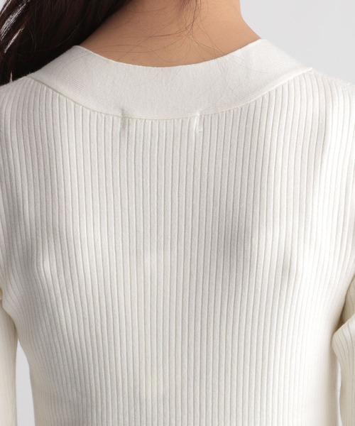 Andemiu(アンデミュウ)の「フロントキリカエVネックニット215626(ニット/セーター・レディース・ブラック/ブラウン/オフホワイト/ブルー・FREE)」の19枚目の写真