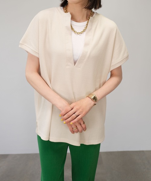 ＡＮＤＪ（アンドジェイ）の「深キーネックフレンチスリーブサーマルTシャツ（Tシャツ/カットソー・レディース・モカ/ライトカーキ/ベージュ系その他・M）」の2枚目の写真