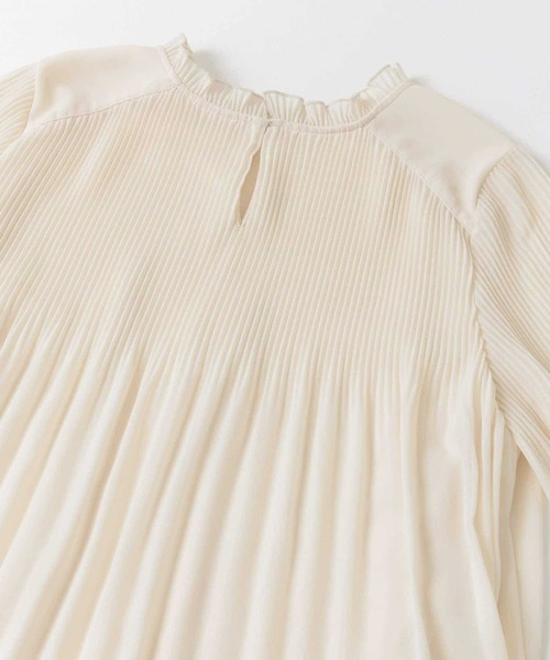 URBAN RESEARCH ROSSO(アーバンリサーチロッソ)の「ランダムプリーツブラウス(シャツ/ブラウス・レディース・オフホワイト/ブラック/ブルー・FREE)」の13枚目の写真