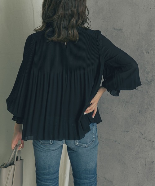 URBAN RESEARCH ROSSO(アーバンリサーチロッソ)の「ランダムプリーツブラウス(シャツ/ブラウス・レディース・オフホワイト/ブラック/ブルー・FREE)」の10枚目の写真