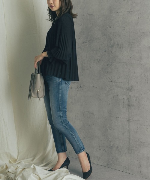 URBAN RESEARCH ROSSO(アーバンリサーチロッソ)の「ランダムプリーツブラウス(シャツ/ブラウス・レディース・オフホワイト/ブラック/ブルー・FREE)」の16枚目の写真