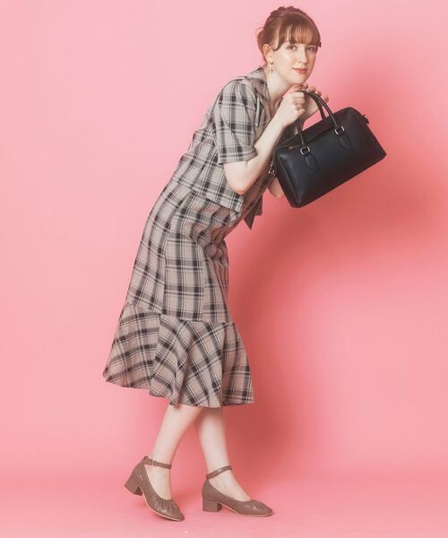 MAJESTIC LEGON（マジェスティックレゴン）の「ダブルショルダーLadyワンピ（ワンピース・レディース・ベージュ/ブラウン系その他2/ピンクベージュ・SMALL/MEDIUM）」の7枚目の写真