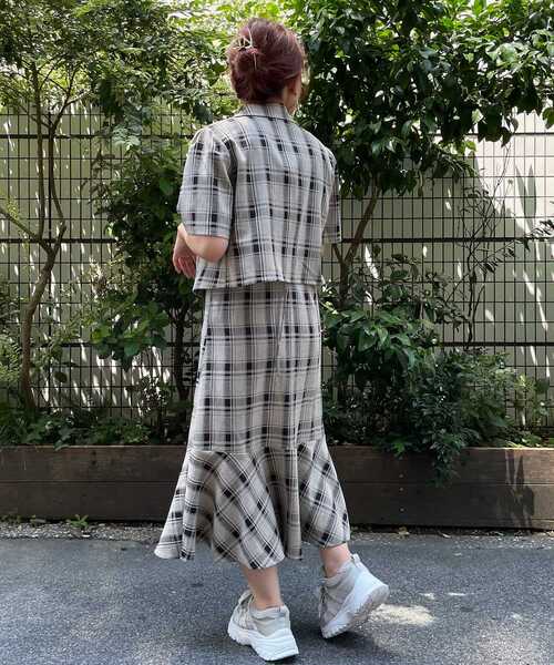 MAJESTIC LEGON（マジェスティックレゴン）の「ダブルショルダーLadyワンピ（ワンピース・レディース・ベージュ/ブラウン系その他2/ピンクベージュ・SMALL/MEDIUM）」の17枚目の写真