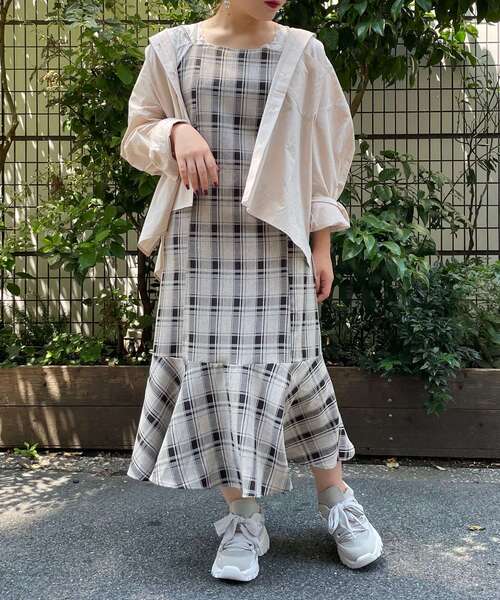 MAJESTIC LEGON（マジェスティックレゴン）の「ダブルショルダーLadyワンピ（ワンピース・レディース・ベージュ/ブラウン系その他2/ピンクベージュ・SMALL/MEDIUM）」の18枚目の写真