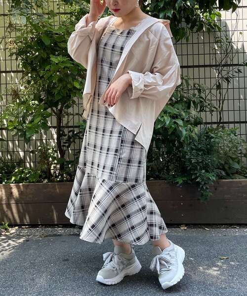 MAJESTIC LEGON（マジェスティックレゴン）の「ダブルショルダーLadyワンピ（ワンピース・レディース・ベージュ/ブラウン系その他2/ピンクベージュ・SMALL/MEDIUM）」の19枚目の写真