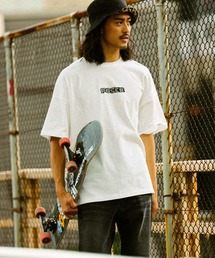 BAYFLOW（ベイフロー）の「【POSER（ポーザー）】プリント S/S TEE（Tシャツ/カットソー・メンズ）」