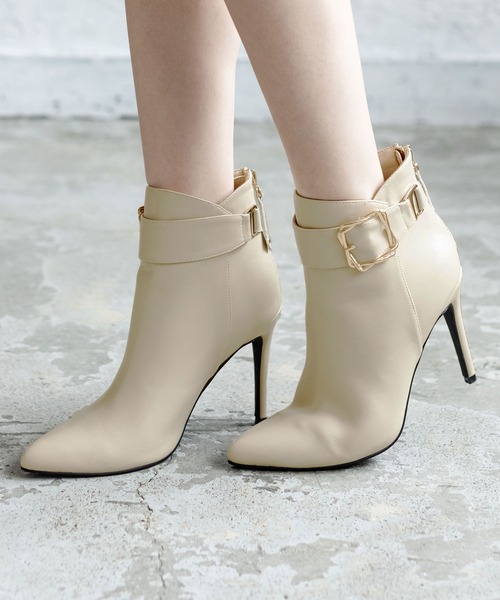 Julia Boutique(ジュリアブティック)の「2WAY・バックルベルトポインテッドトゥショートブーツ/21512(ブーツ・レディース・ブラック/アイボリー・LL/3L/S/M/L)」の1枚目の写真