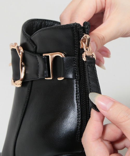 Julia Boutique(ジュリアブティック)の「2WAY・バックルベルトポインテッドトゥショートブーツ/21512(ブーツ・レディース・ブラック/アイボリー・LL/3L/S/M/L)」の4枚目の写真