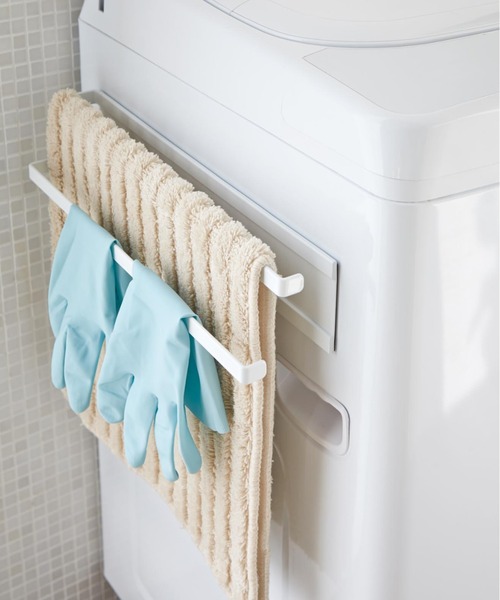 BIRTHDAY BAR（バースデイバー）の「【tower タワー】洗濯機横 マグネット タオルハンガー 2段（ランドリーグッズ・レディース・ホワイト・フリー）」の2枚目の写真