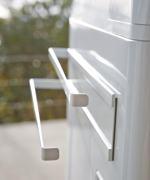 BIRTHDAY BAR（バースデイバー）の「【tower タワー】洗濯機横 マグネット タオルハンガー 2段（ランドリーグッズ・レディース・ホワイト・フリー）」の5枚目の写真