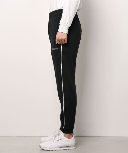 Reebok（リーボック）の「トレーニング エッセンシャルズ パイピング ジョガーズ / Training Essentials Piping Joggers（スウェットパンツ・メンズ・ブラック/ネイビー・XXX-LARGE/MEDIUM/LARGE/X-LARGE/SMALL/XX-LARGE/X-SMALL）」の5枚目の写真
