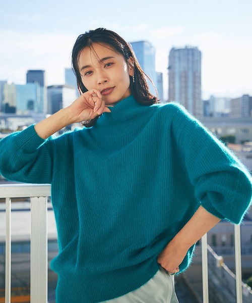 RIVE DROITE（リヴドロワ）の「シーズンムードたっぷりに仕上げた一枚　FOX混ボリュームスリーブニット（ニット/セーター・レディース・ライトグレー/オフホワイト/グリーン・FREE）」の8枚目の写真