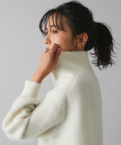 RIVE DROITE（リヴドロワ）の「シーズンムードたっぷりに仕上げた一枚　FOX混ボリュームスリーブニット（ニット/セーター・レディース・ライトグレー/オフホワイト/グリーン・FREE）」の13枚目の写真