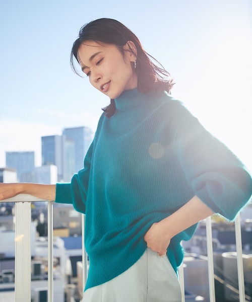 RIVE DROITE（リヴドロワ）の「シーズンムードたっぷりに仕上げた一枚　FOX混ボリュームスリーブニット（ニット/セーター・レディース・ライトグレー/オフホワイト/グリーン・FREE）」の20枚目の写真