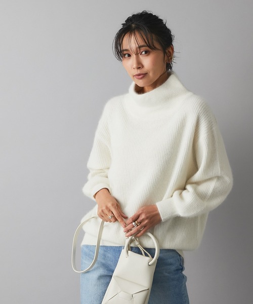 RIVE DROITE（リヴドロワ）の「シーズンムードたっぷりに仕上げた一枚　FOX混ボリュームスリーブニット（ニット/セーター・レディース・ライトグレー/オフホワイト/グリーン・FREE）」の21枚目の写真