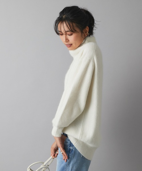 RIVE DROITE（リヴドロワ）の「シーズンムードたっぷりに仕上げた一枚　FOX混ボリュームスリーブニット（ニット/セーター・レディース・ライトグレー/オフホワイト/グリーン・FREE）」の5枚目の写真