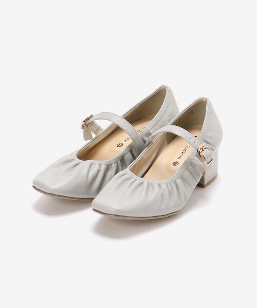 MAJESTIC LEGON（マジェスティックレゴン）の「ストラップギャザーパンプス（パンプス・レディース・ブラック/アイボリー/グレイッシュベージュ・SMALL/MEDIUM/LARGE/X-LARGE）」の16枚目の写真