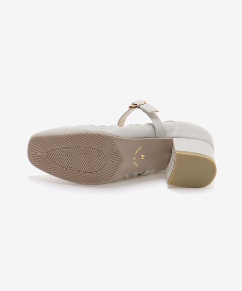 MAJESTIC LEGON（マジェスティックレゴン）の「ストラップギャザーパンプス（パンプス・レディース・ブラック/アイボリー/グレイッシュベージュ・SMALL/MEDIUM/LARGE/X-LARGE）」の12枚目の写真