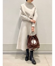 BEARDSLEY | 斜めがけしても邪魔にならない大きさと軽さが使いやすい《LATILDE》ハンドバッグ(ショルダーバッグ)