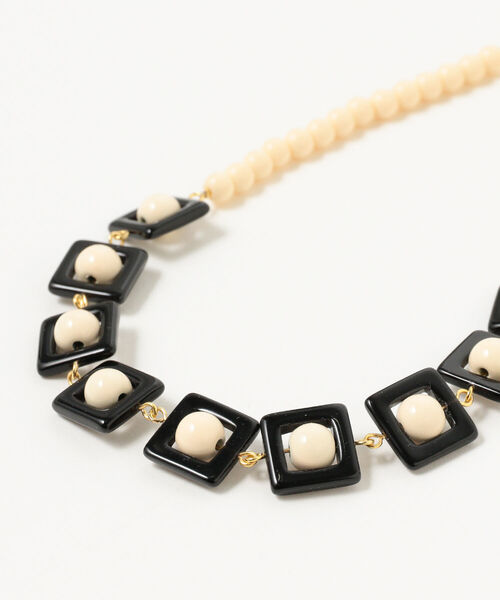 Ray BEAMS（レイビームス）の「Ray BEAMS / バイカラー スクエア ビーズ ネックレス（ネックレス・レディース・グリーン/ブラック・ONE SIZE）」の4枚目の写真