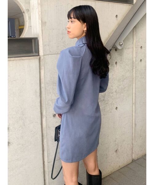 EMODA(エモダ)の「ビッグカラーシャツワンピース(ワンピース・レディース・アイボリー/ブラック/ブルー/ベージュ・FREE)」の4枚目の写真