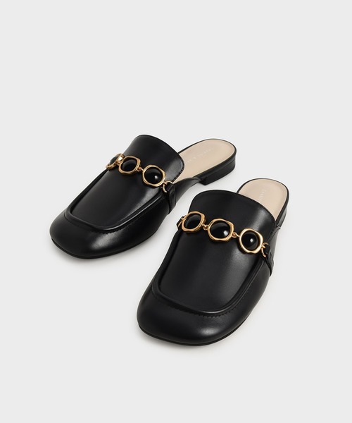 CHARLES & KEITH(チャールズ & キース)の「【販売終了】ストーンエンベリッシュド チェーンリンクローファーミュール / Stone Embellished Chain-Link Loafer Mules(サンダル・レディース・ブラック/サンドベージュ・22.5cm/23cm/23.5cm/24.5cm/25cm/25.5cm)」の5枚目の写真