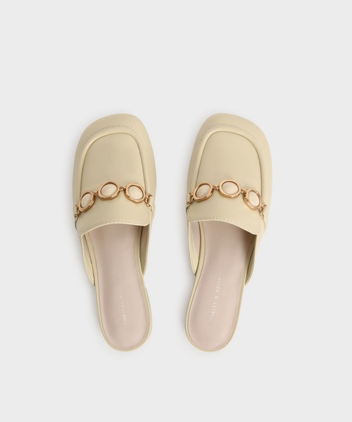 CHARLES & KEITH(チャールズ & キース)の「【販売終了】ストーンエンベリッシュド チェーンリンクローファーミュール / Stone Embellished Chain-Link Loafer Mules(サンダル・レディース・ブラック/サンドベージュ・22.5cm/23cm/23.5cm/24.5cm/25cm/25.5cm)」の3枚目の写真