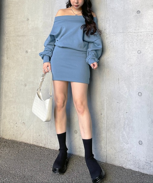 SPIRALGIRL(スパイラルガール)の「オフショルダー裏毛ワンピース(ワンピース・レディース・ライトグレー/ブラック/ブルー・FREE)」の10枚目の写真