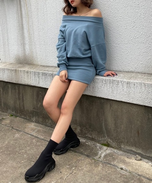 SPIRALGIRL(スパイラルガール)の「オフショルダー裏毛ワンピース(ワンピース・レディース・ライトグレー/ブラック/ブルー・FREE)」の6枚目の写真