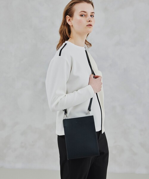 tk.TAKEO KIKUCHI(ティーケータケオキクチ)の「◆スクエアボックスショルダーバッグ(ショルダーバッグ・レディース・ブラック系/ブラック系8/ダークグリーン系/ブラック/ベージュ・00)」の1枚目の写真